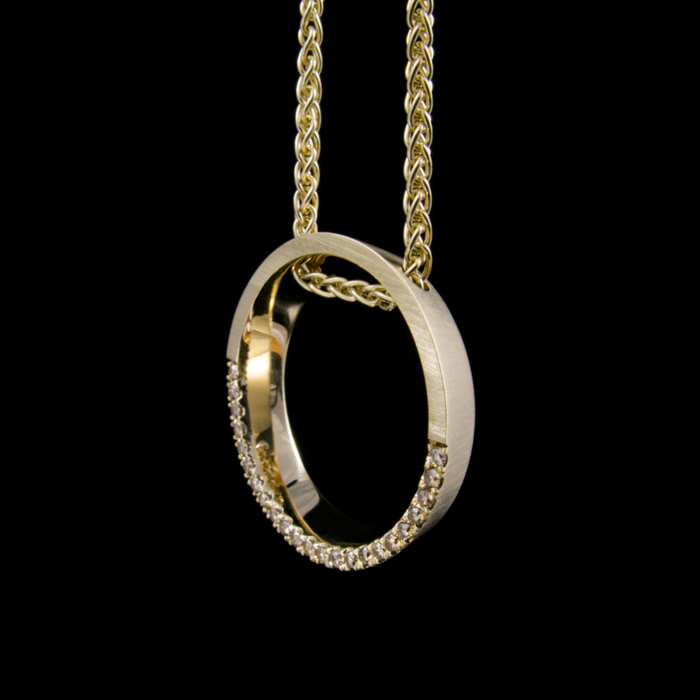 gold pendant diamonds